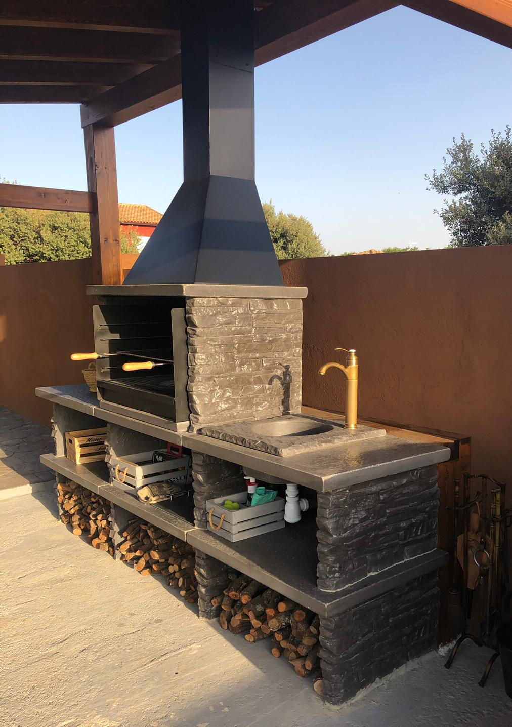 Barbacoa Pirineos con grifo